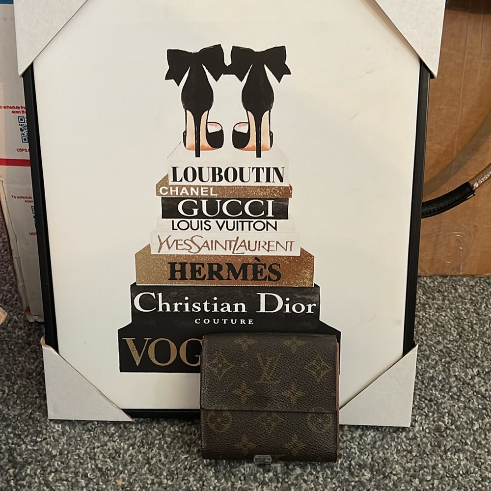 ❌SOLD❌ Louis Vuitton monogram short wallet. Normal wear.